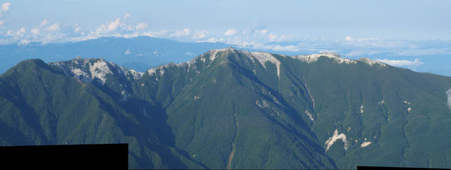 思い出多い鳳凰三山縦走も目の前に広がっています。