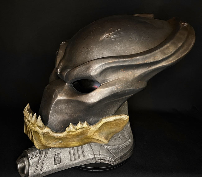 Berserker Predator Helm 1/1 Life-Size Predators Sideshow Repaint