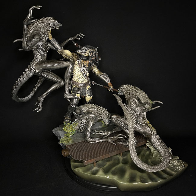 Alien vs. Predator Requiem Diorama 41cm Statue Sideshow
