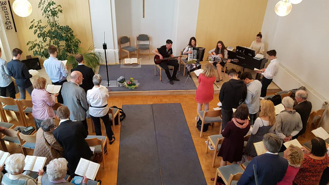 Jugendgottesdienst Musikband Lobpreis