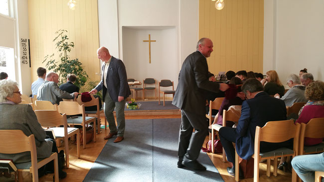 Gaben sammeln Missionsgaben Kirche Sammlung