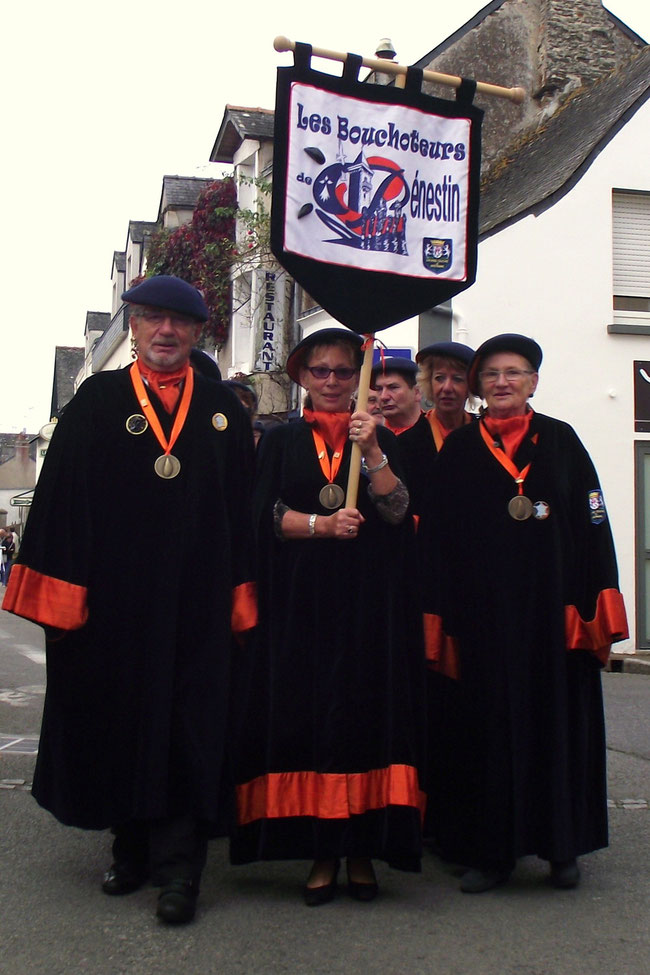 Samedi 5 et dimanche 6 octobre. Les Mouclades d'automne à Pénestin : Défilé de la confrérie des Bouchoteurs de Pénestin. COPYRIGHT Mairie de Pénestin.