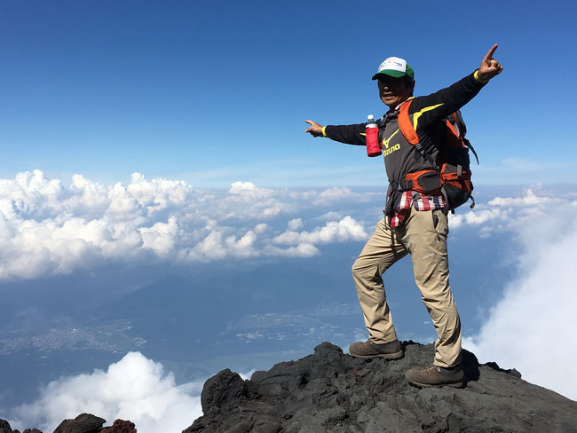 オサモミ整体院 富士山登山 山頂からの絶景