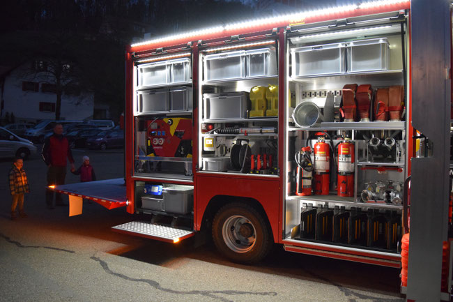 Pikettfahrzeug Aufbau mit Hebebühne für Materialwagen