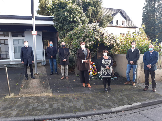 V.l.n.r.: Peter Wortmann (CDU Königswinter), Lutz Wagner (Bürgermeister), Andreas Danne (Die Linke Königswinter), Jasmin Sowa-Holderbaum (Grüne Königswinter), Sibylle Dickmann (Köwi), Nils Suchetzki (SPD Königswinter), Bernd Schlegel (FDP Königswinter)