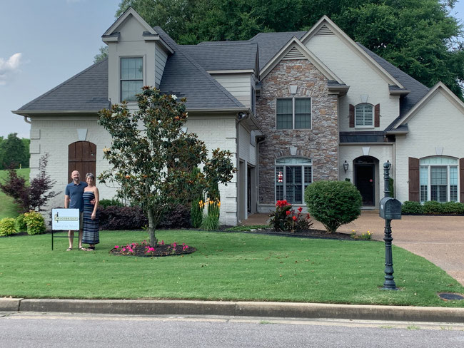 June 2019 Woodbridge Yard of the Month - Congrats to the Stachowski's on Canabridge Drive!