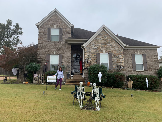 October 2019 Woodbridge Fall/Halloween Yard of the Month - Congrats to Alicia on Lake Bridge Dr.