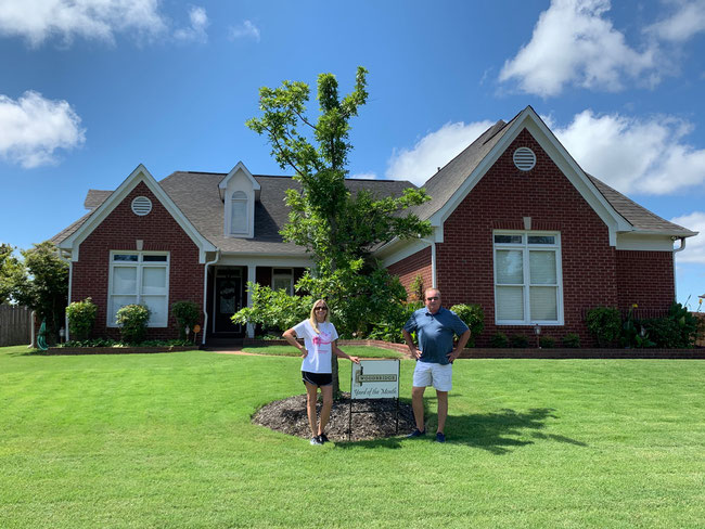 July 2019 Woodbridge Yard of the Month - Congrats to the Mann's on Lake Bridge Drive!