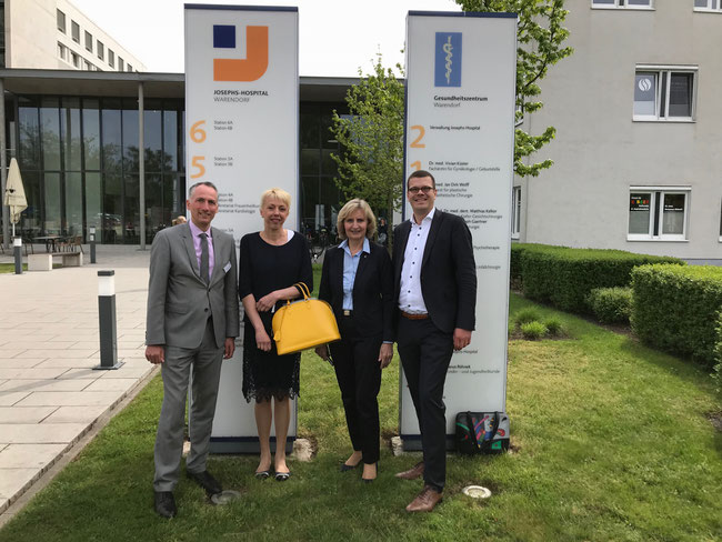 vlnr: Peter Goerdeler (Vorstandsvorsitzender), Susanne Schneider MdL, Doris Kaiser (stellv. Kuratorin) und Markus Diekhoff MdL
