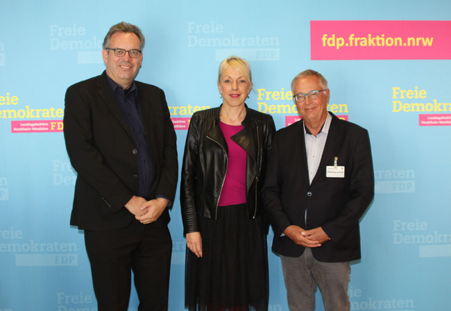 Thomas Franzkewitsch (FDP), Susanne Schneider (FDP), Dr. med. Karl-Josef Esser (Deutsche Gesellschaft für Kinder- und Jugendmedizin) Das Gespräch zwischen Susanne Schneider MdL (FDP-Landtagsfraktion NRW) und Dr. med. Karl-Josef Eßer (Generalsekretär Deut