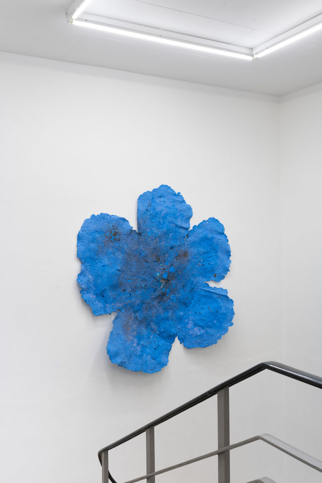 ASHFLOWER. 2024, paper cast, pulp painting, pigment, ash. photo © www.materialmatters.online / Victoria Gentsch