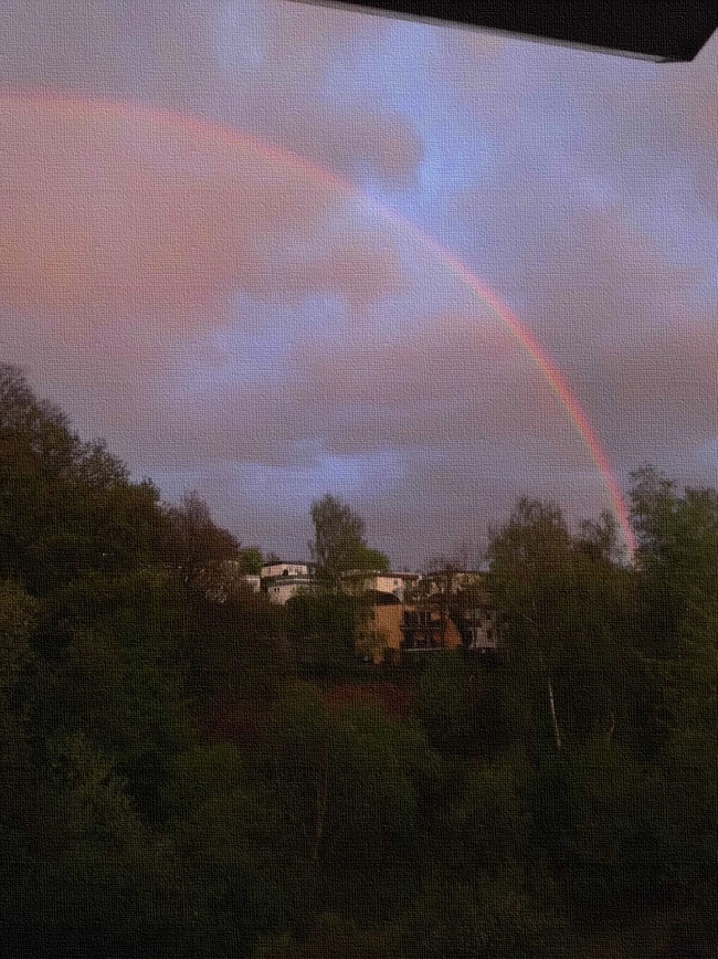 Regenbogen an Aprilwetterabend