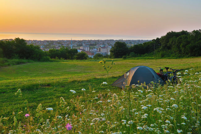 Sonnenaufgang über den Dächern von Samsun