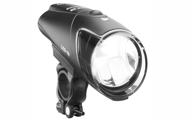 Die Ixon IQ Premium von Busch & Müller leuchtet bestens die Fahrbahn aus © Busch & Müller