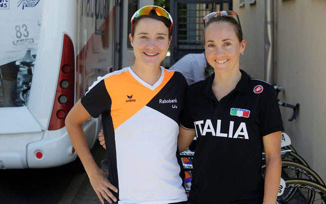 Marianne Vos, Cross-Siegerin 2016 in Zolder, mit Eva Lechner (r.) © Anton Vos