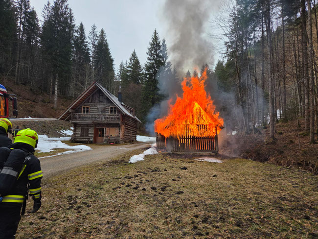 Die Lage bei Eintreffen - Foto: Freiwillige Feuerwehr Rindbach