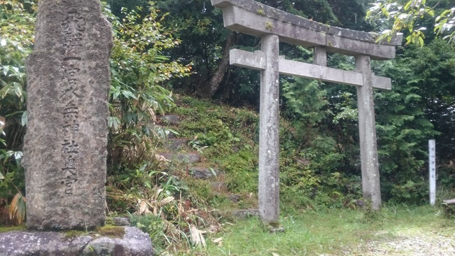 君の名は　聖地巡礼　飛騨　飛騨古川　飛騨古川図書館　飛騨市図書館　飛騨古川駅　飛騨古川駅前　飛騨市宮川町　宮水神社　飛騨一之宮水無神社　御神体　天の岩戸　カタワレ時　黄昏時　誰そ彼時　ティアマト彗星　彗星　糸守　組紐　産霊　ムスビ　結び　時間の流れ　宮水神社の御神体　世界最古の酒　口噛み酒　ここから先はカクリヨ　宮水三葉　立花瀧　みつは　瀧君　入れ替わり　夢の中　飛騨の風景　RADWIMPS　野田洋次郎　your name.　新海誠監督　前前前世　忘れたくない人　大切な人　ワイドビュー飛騨　飛騨高山