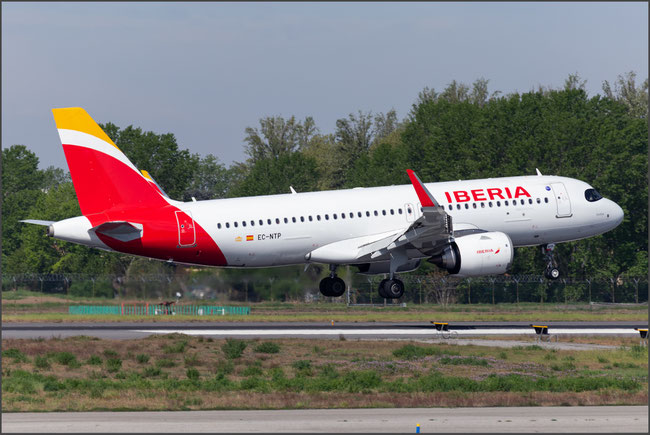 EC-NTP A320-251N 10830 Iberia Líneas Aéreas de España @ Milano Linate 04.2023 © Piti Spotter Club Verona