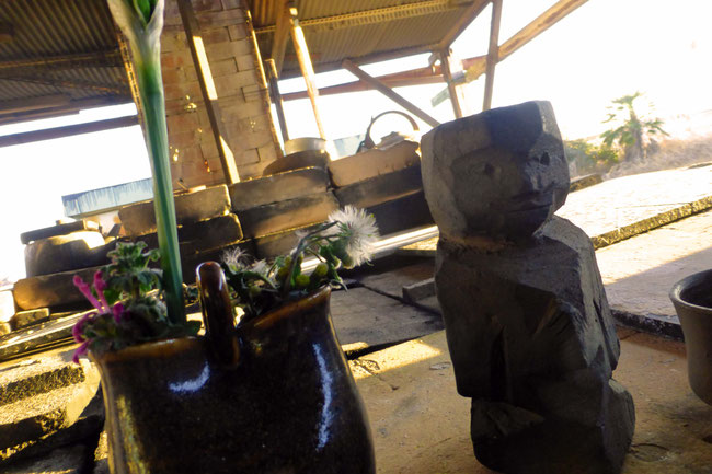 ひみこ窯の作業を見守ってくれています。 小林夢狂 MukyoKobayashi 制作