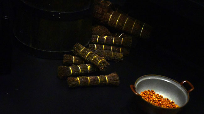 2. Minsken, heiboenders, pan met armeluiseten: wâldbeantsjes  (foto Observeum)