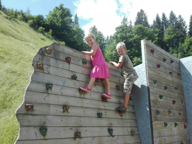 Spielplatz Mühlbach Kletterwand