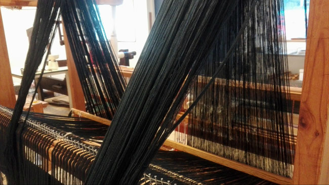 have a look at winding a warp at the weaving studio KLEE