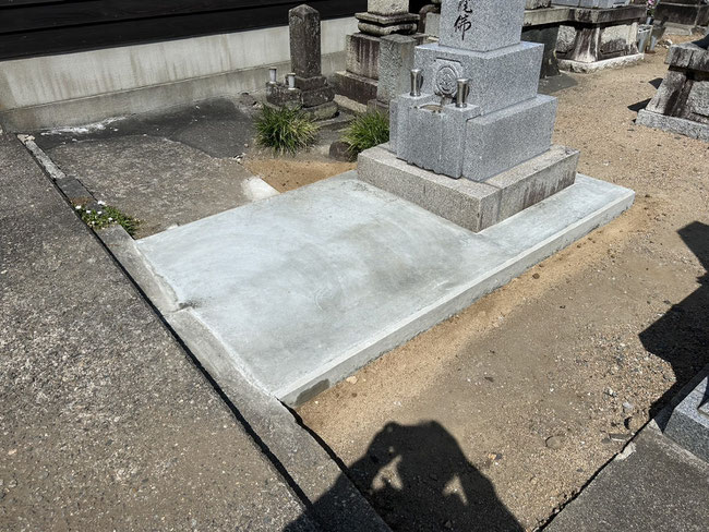 墓地土間コンクリート工事：七尾市墓地修繕工事 七尾市/リフォーム/リフォーム会社/リフォーム工事/住宅/住宅修理/修繕/修理/建築/建設/土木/土木工事/屋根/瓦/壁/地震/能登半島地震/緊急修理/災害/被害//危険/安心安全/耐震対策/墓地/墓/土間コンクリート/土間新設工事/養生/型枠/生コン/左官