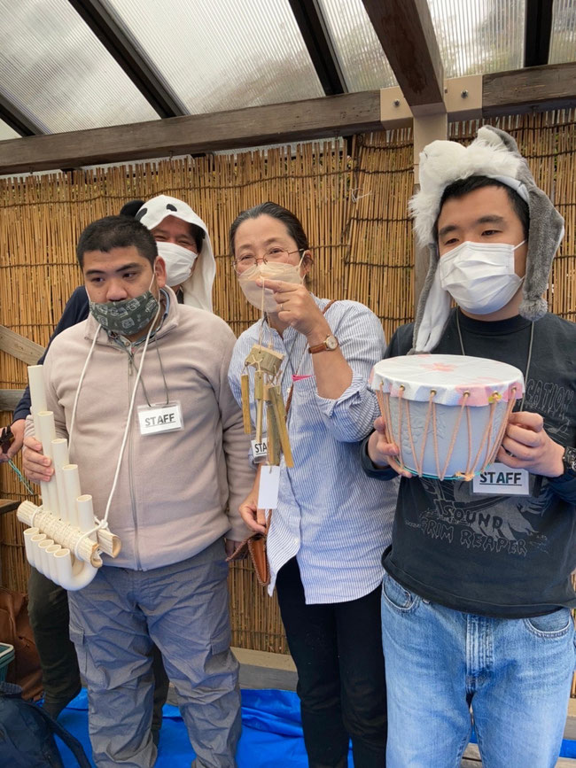 小川さんは今日覚えたばかり太鼓と竹チャイムのワークショップのスタッフの中心的存在になっていました！さすがものづくりの巨匠！