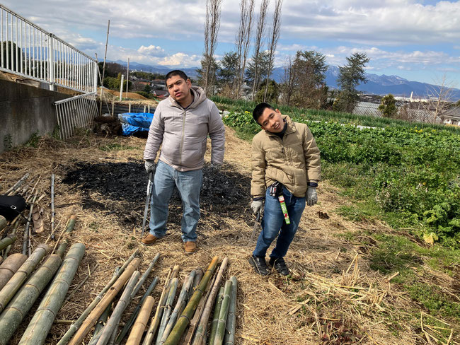 柿田農園にて　ここで極楽寺で間伐した竹を炭化させています。富士山は見えて良かったけれど竹はちょっと(´;ω;｀)