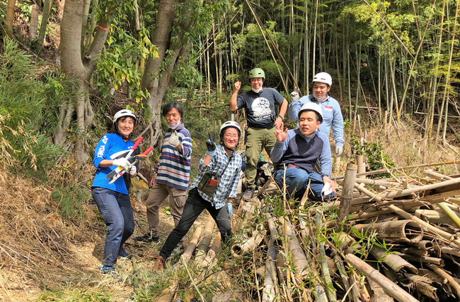 藤沢養護学校のお二人の先生が２回目の竹間伐参加。二人とも体力があり、間伐がはかどりました。