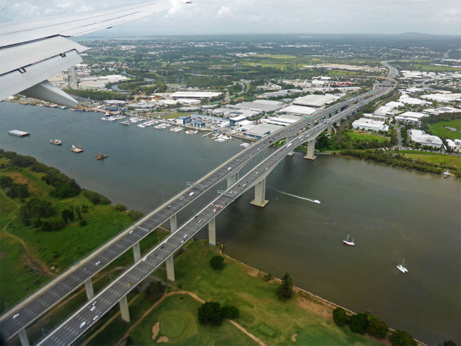 The Gateway Bridge, on the final approach into Brisbane