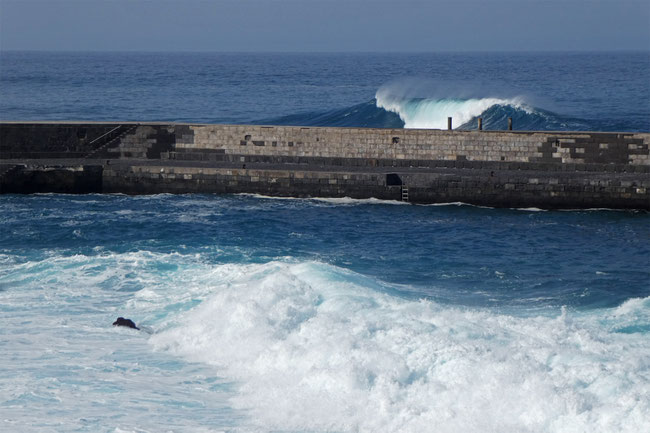 Puerto de la Cruz harbour entrance