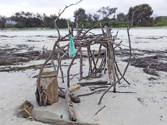 A beach shelter with an offering