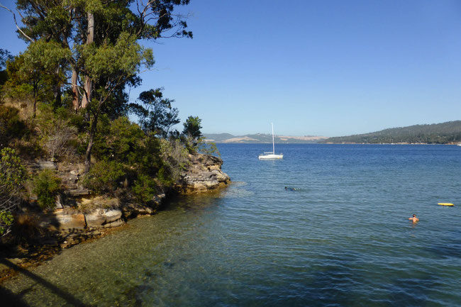 Sandstone cliffs at the end of Snug Beach