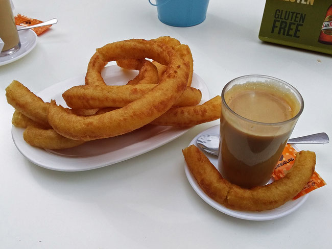 Churros and café con leche at Churreria Manolo