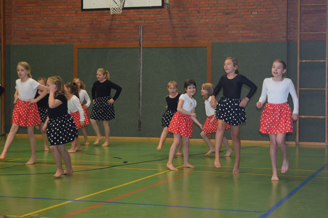 Die Dance Friends beim Weihnachtszirkus 2015