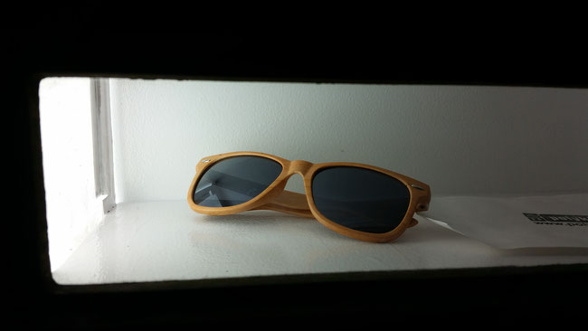 24h sunglasses vendingshop @polyklamott . just in case you urgently need shades