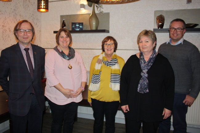 v. l. Pfarrer Balbach, 1 Vorstand Susanne Knapp,Beisitzer Monika Weis , 2.Vorstand Martina Neureuther und Chorleiter Stefan Müller (23.11.2019)