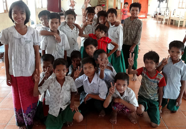 Enfants du monastère/école/orphelinat Aung Zayar M., que PASDB soutient de différentes manières depuis 3 ans.