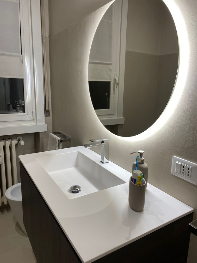 Rivestimento pareti in resina  , rivestimento bagni in resina , pareti rivestite in resina poliuretanica ,pavimenti bagni resinati Milano
