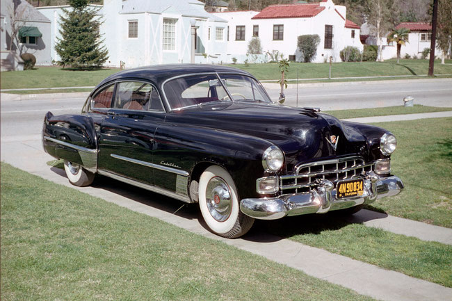 Cadillac 1948 with curved windshield of two halves. On cars Cadillac such windshields have appeared in 1948 model year.