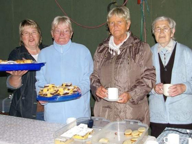 Die fleißigen Kuchenbackfrauen aus Gunsleben: Wilma Tondera (von links), Gerda Walda, Hannelore Buchholz, Elvira Pfeiffer. 