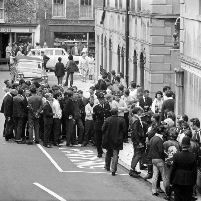 Mods and Rockers queue up quite nicely outside the old Margate Magistrates, 1964