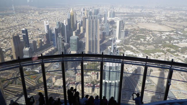 Bild: Gigantischer Ausblick über die Stadt Dubai von 550 m Höhe