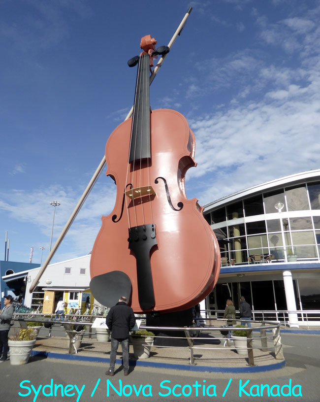 Bild: Die größte Violine der Welt in Sydney / Kanada