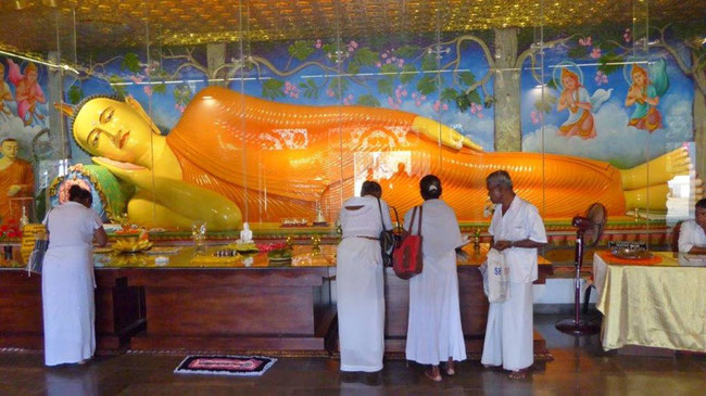 Bild: Liegender Bhudda im Tempel von Anuradhapura