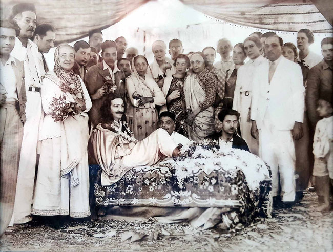 1937 ; Shireen is standing on the left of Meher Baba