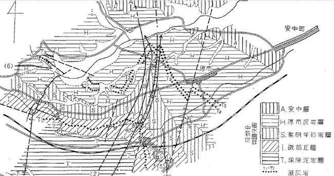 縦実線は断層線です。信越化学の研究棟兼工場の真下を通過していますが、活断層ではありません。ここに大宮神社がありました、古代聖地です。