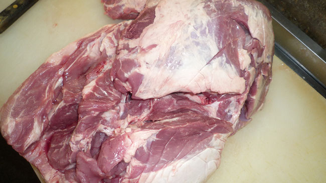 三元豚もも肉100g　150円～170円　色が濃く、味も濃くておいしいです。