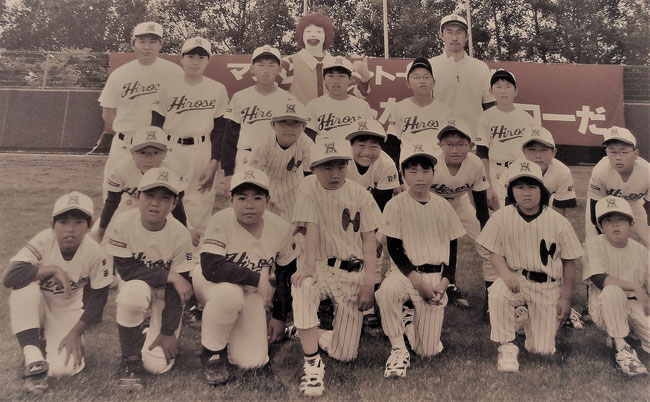 広瀬スポーツ少年団時代の河内山さん（最前列の左から２番目）